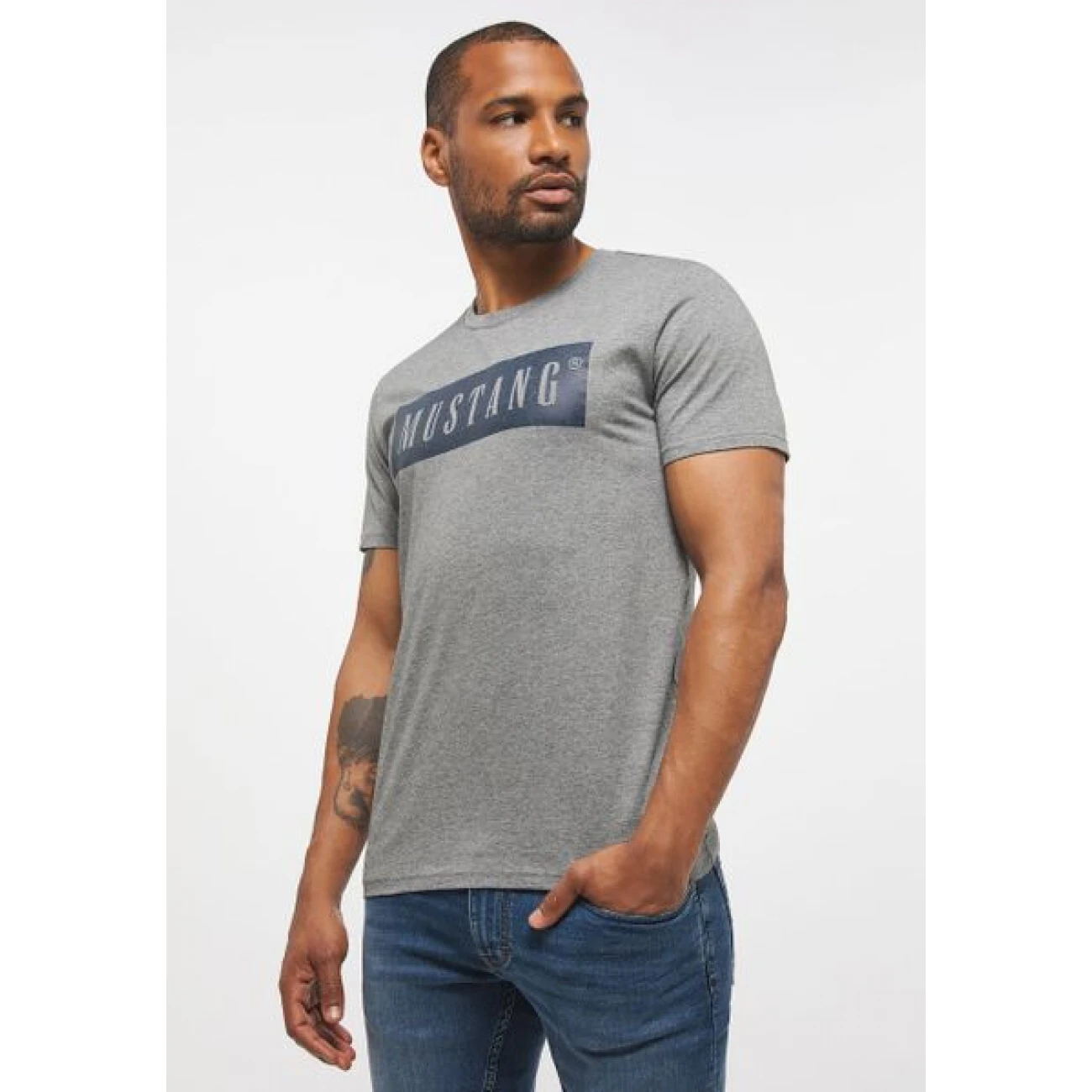1013221-4140 Mustang póló