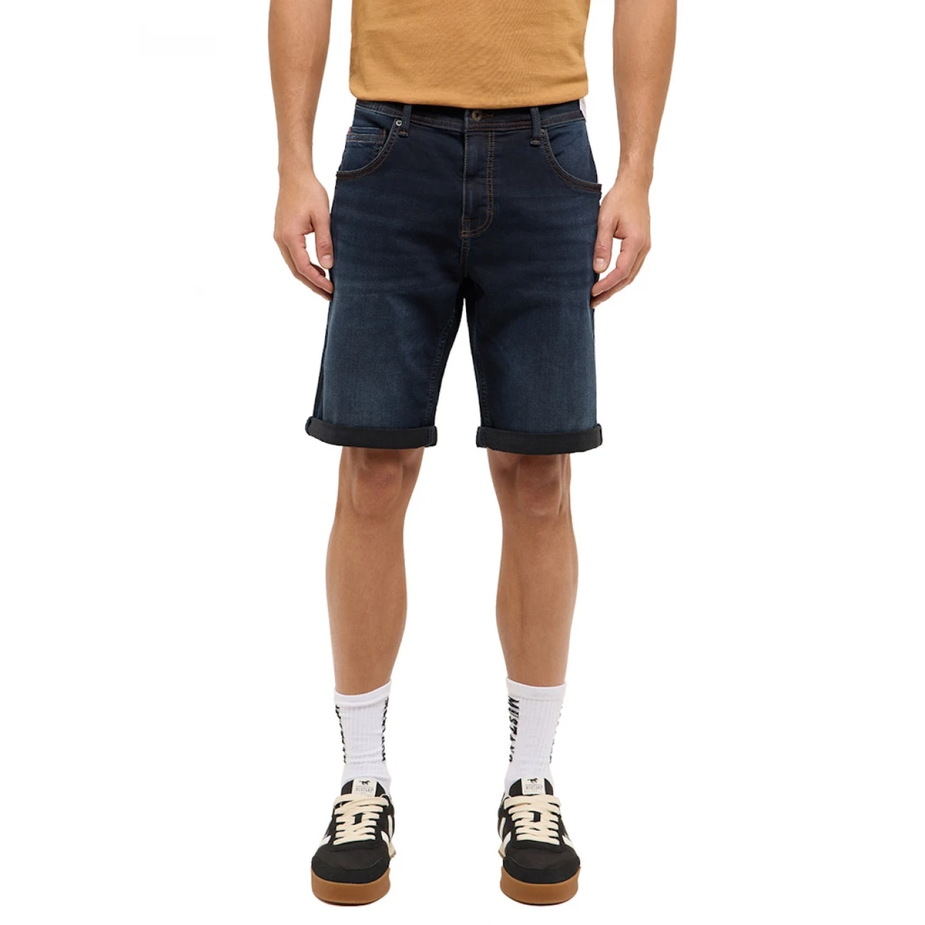 1017453-5000-803 Mustang Chicago short