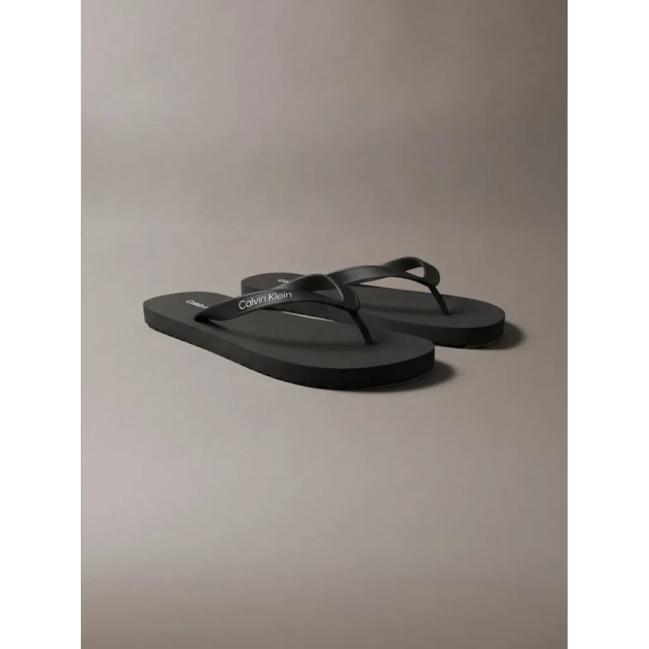 HM0HM021050GJ Calvin Klein Rico-Logo Flip Flops