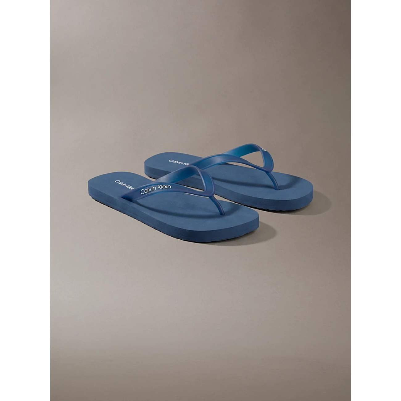 HM0HM02105BAI Calvin Klein papucs