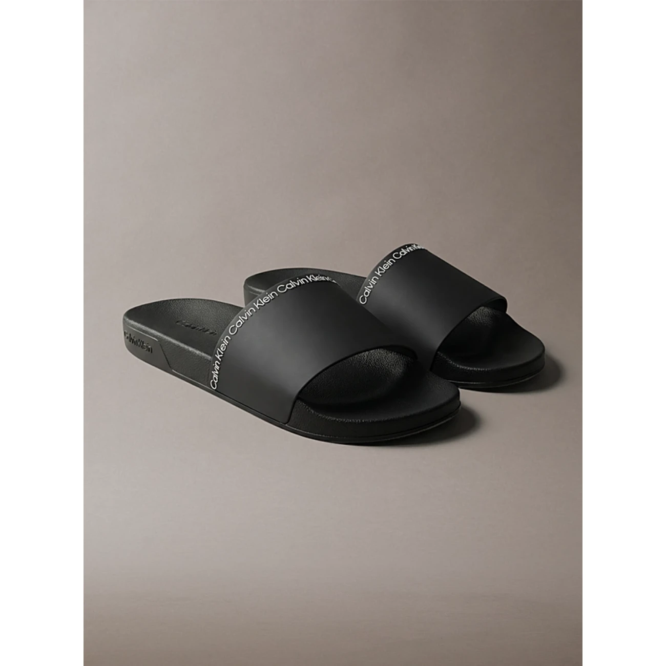 HM0HM02108BEH Calvin Klein Contoured Logo Sliders