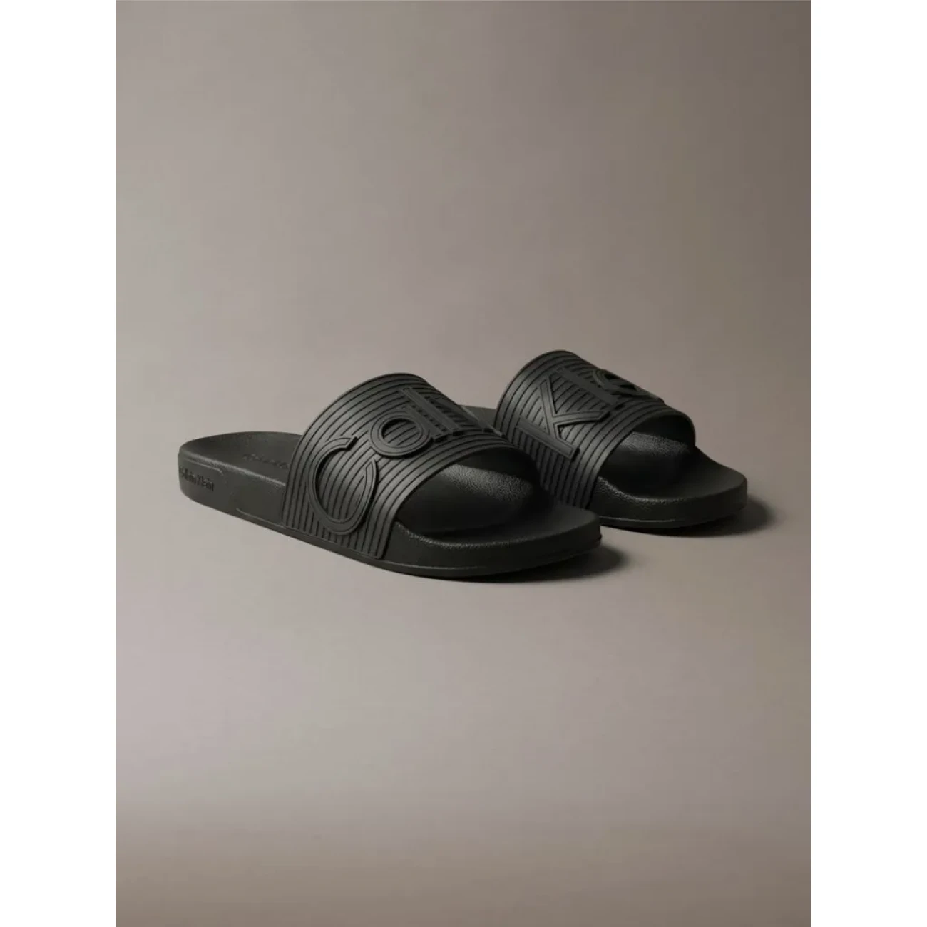 HM0HM021130GJ Calvin Klein papucs