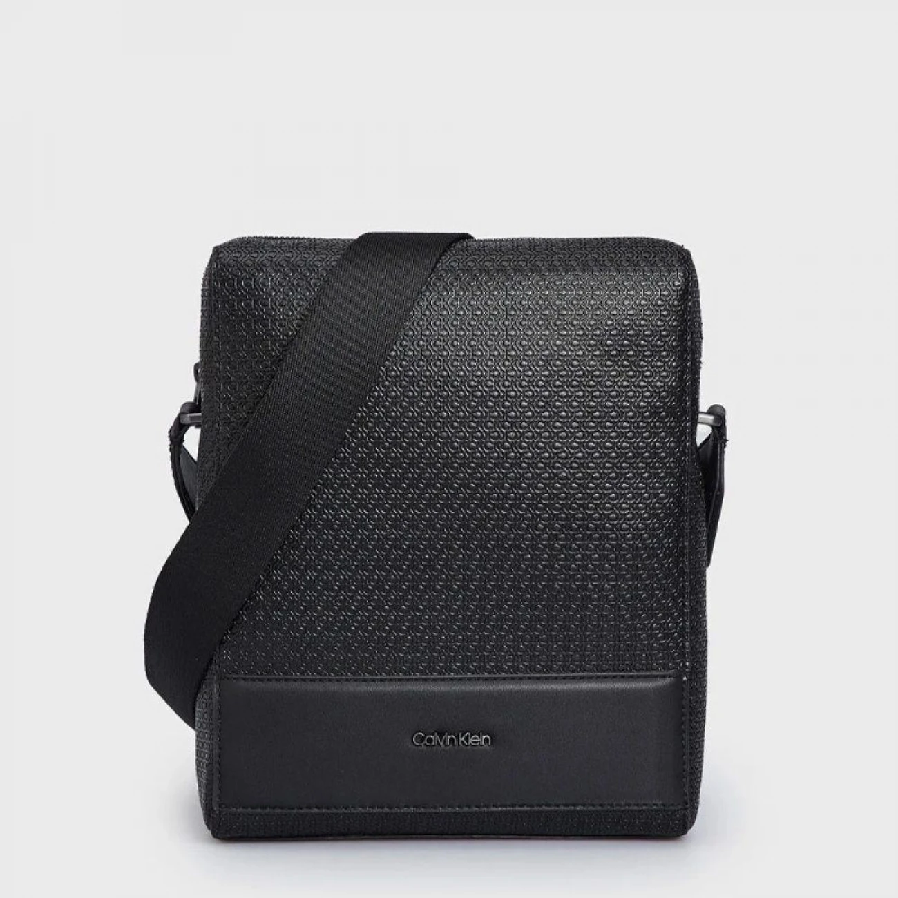 K50K510806BAX Calvin Klein oldaltáska