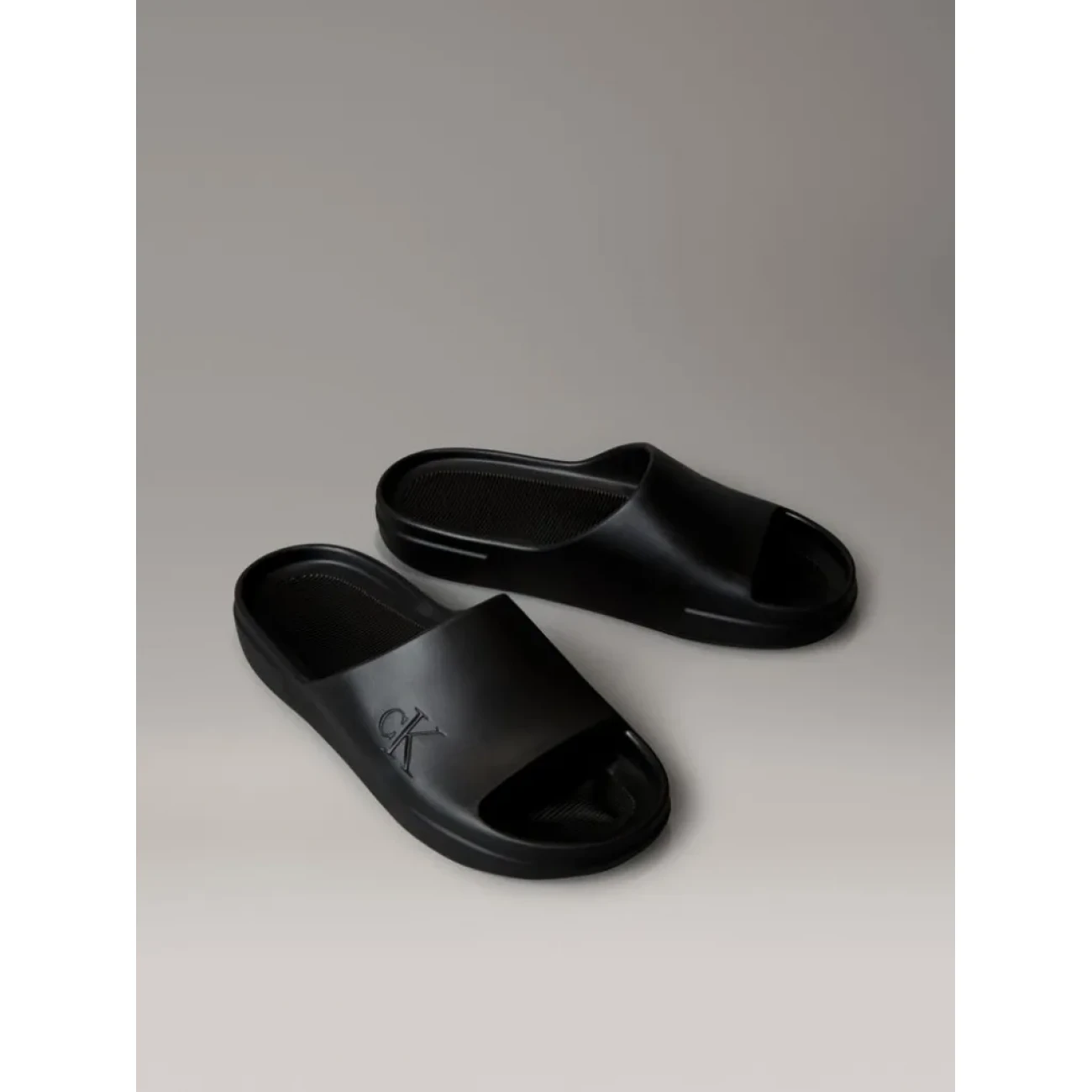 YM0YM013940GJ Calvin Klein papucs